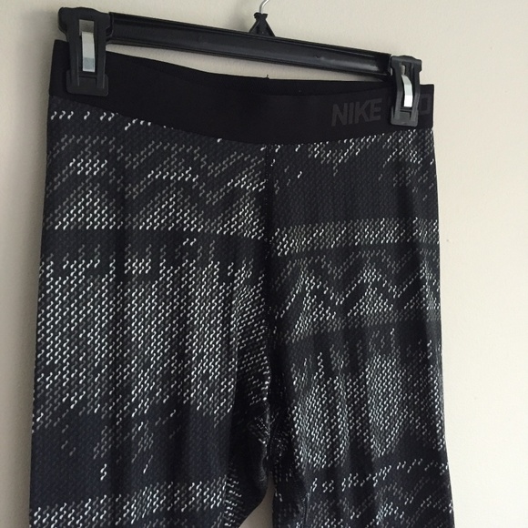 NIKE PRO Driver-Fit Grey Knit Print Leggings - Picture 6 of 11